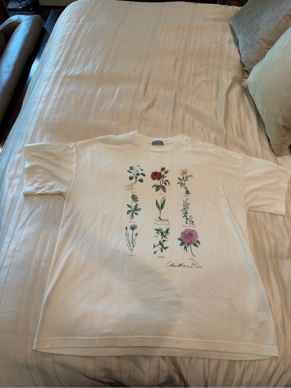 Men’s Short Sleeve Tee with Floral Botanical Print Size Large